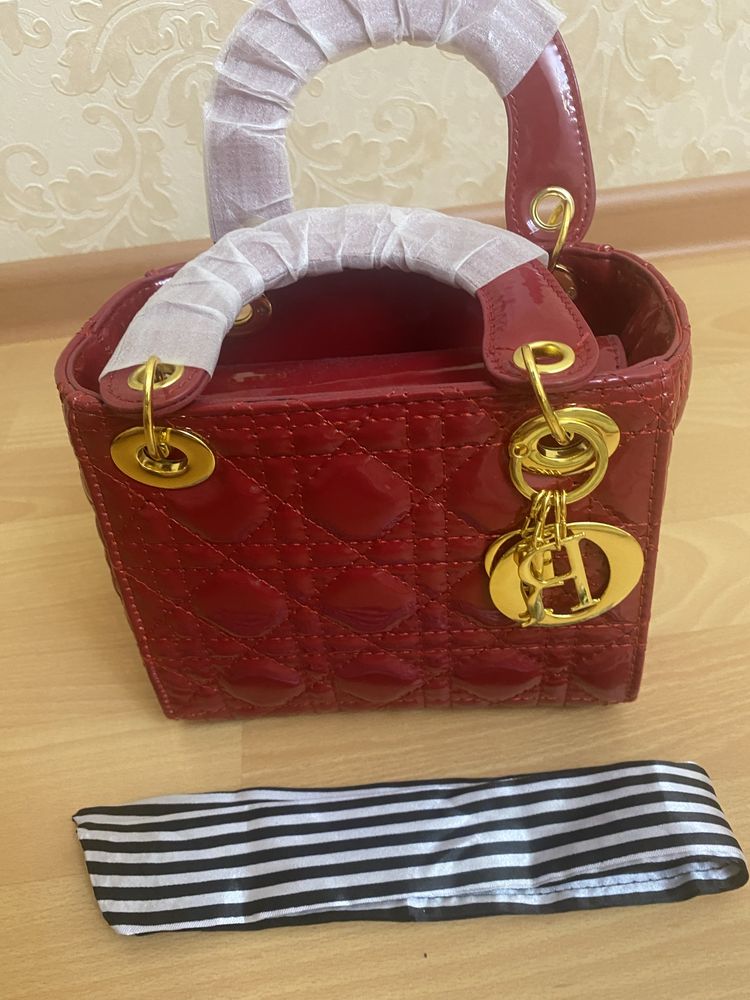 сумка красная под dior