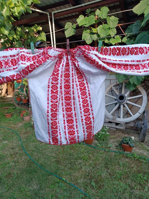 Imbracaminte traditionala veche