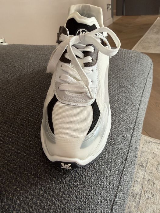 Обувки Louis Vuitton.   .