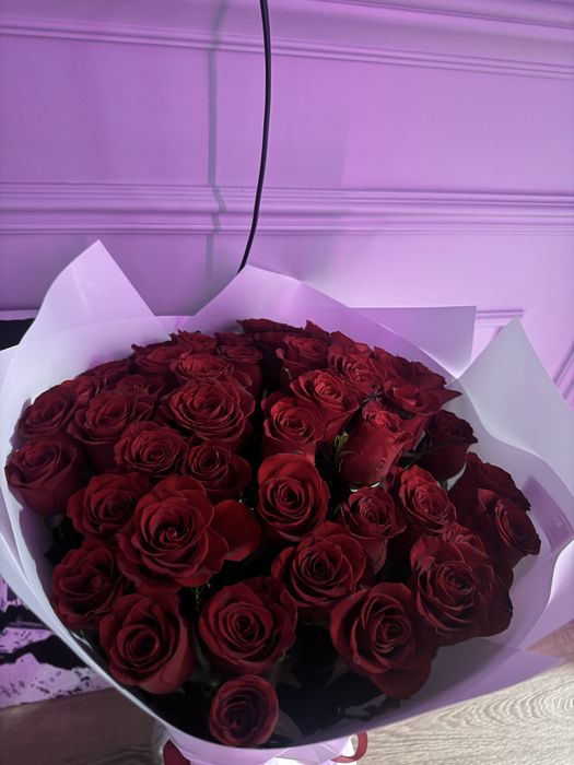 цветы красные розы свежие только сейчас подарили 51 роза