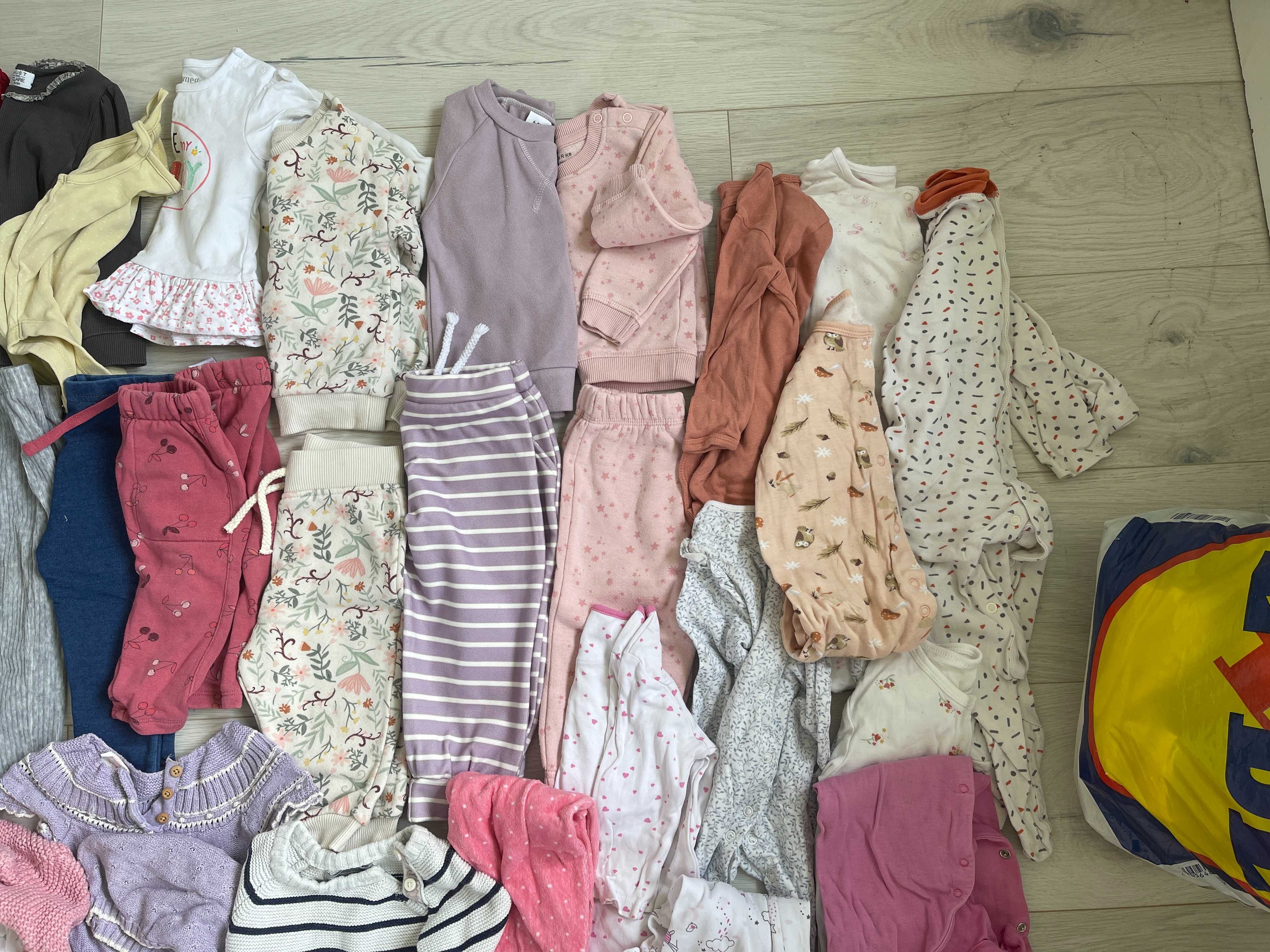 огромен пакет дрехи за момиченца, 6 - 9 месеца, спални костюми и др