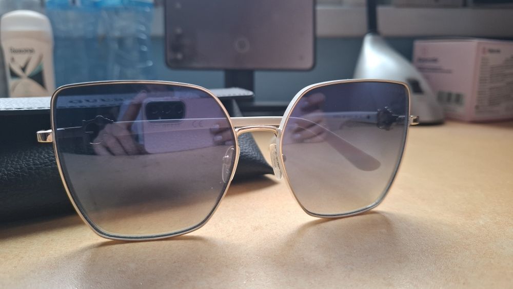 Бели очила Guess