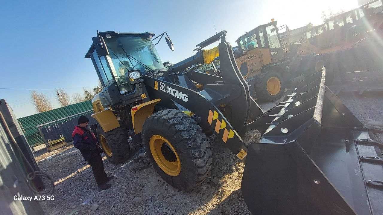 на складе ндс Погрузчик  2,1  кубовый   XCMG XC938 джойстик