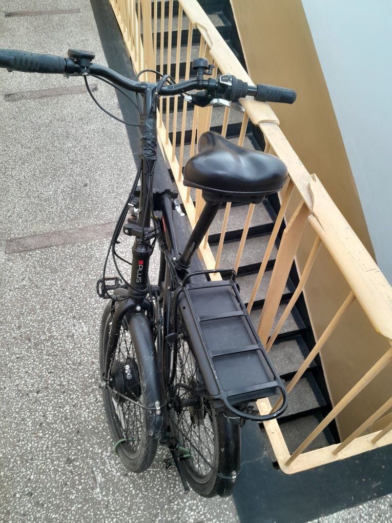 Vand bicicleta electrica roti pe 20 se strange an 3  din dur aluminiu