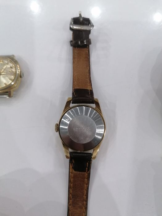 Позлатени часовници