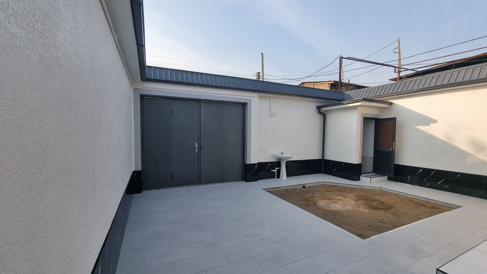 Назарбек катта иттифоқда янги қурилган тайёр уй сотилади.