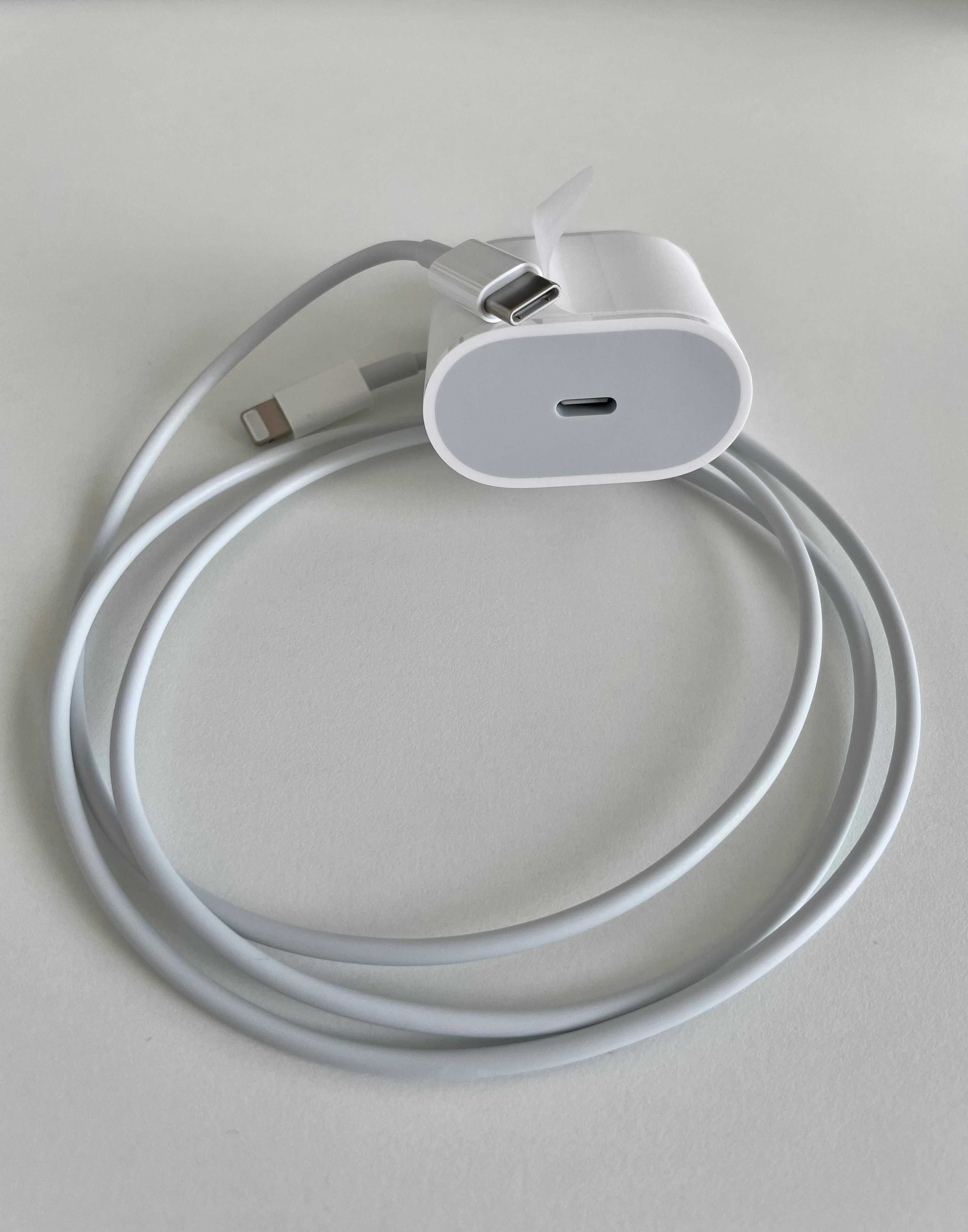 Зарядно Apple USB-C 20W и USB-C към Lightning кабел - НОВИ