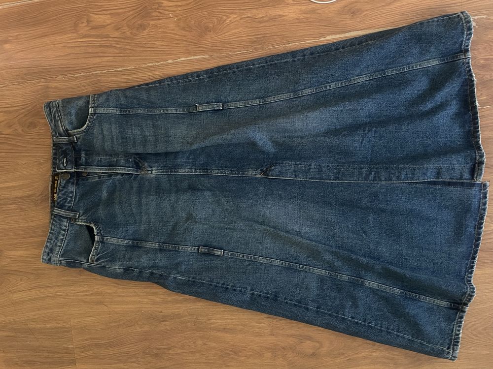 Дълга дънкова пола колаборация на Lee и Pull & Bear
