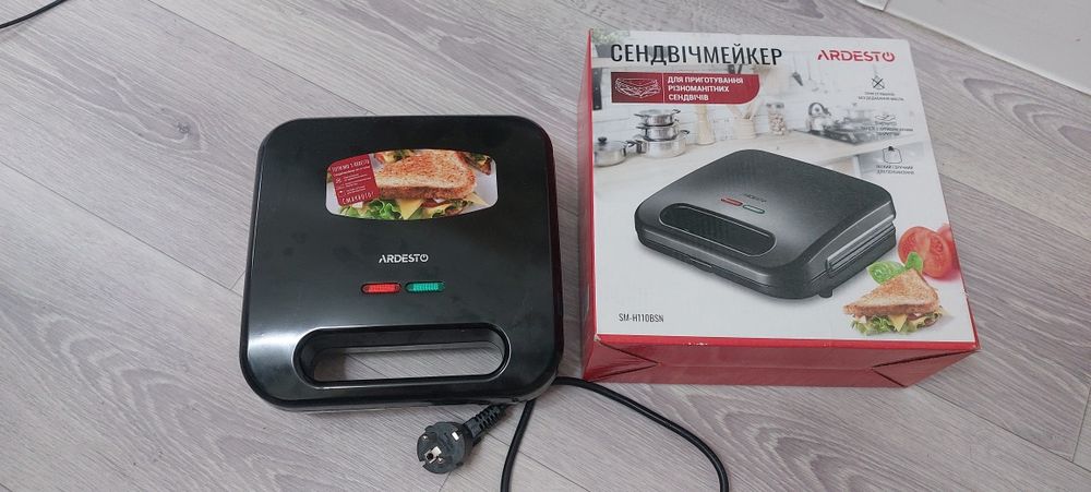 Сэндвичница в отличном состоянии