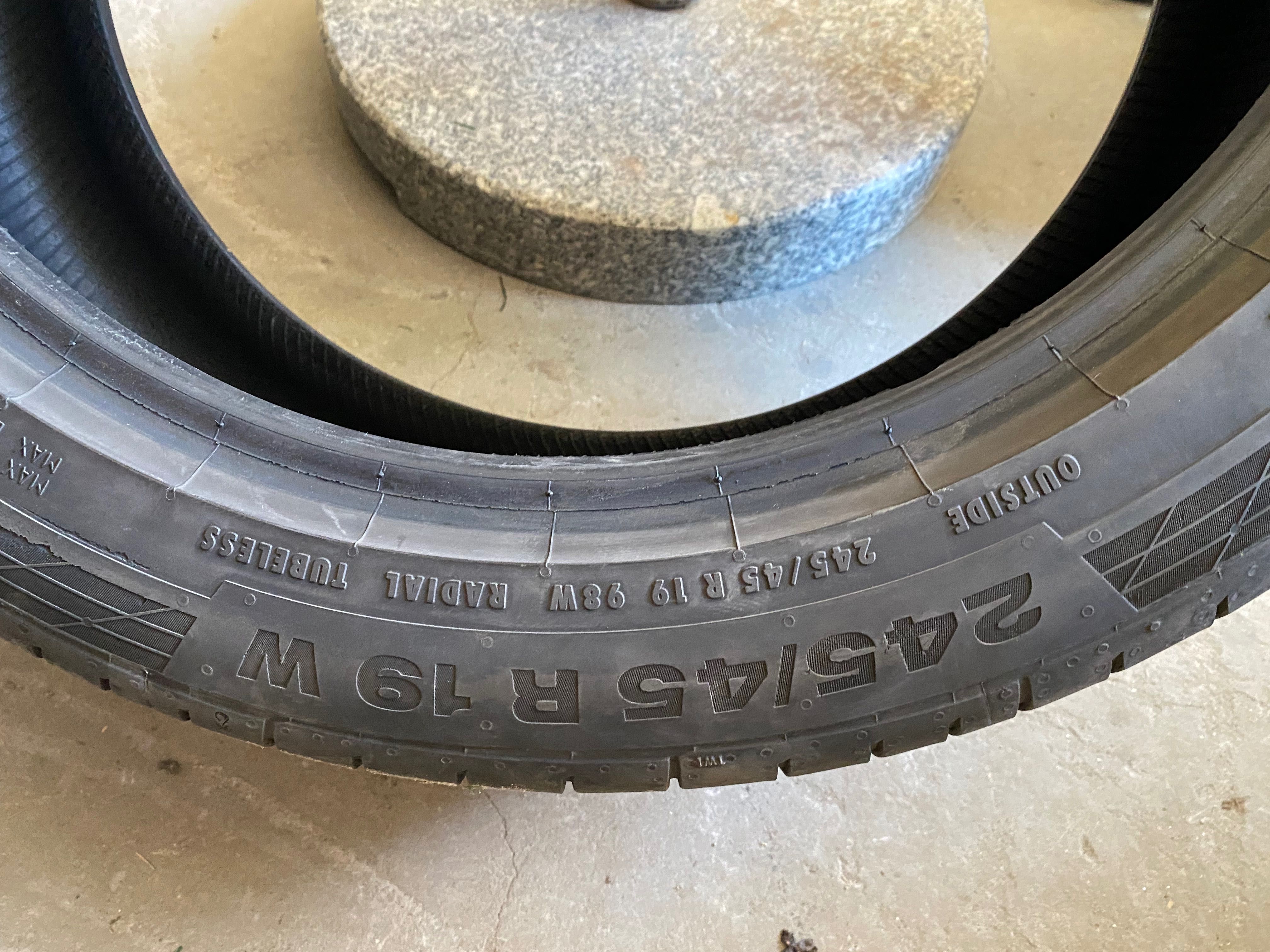Продавам 2 летни гуми continental dot 2020г. 245/45 R19W