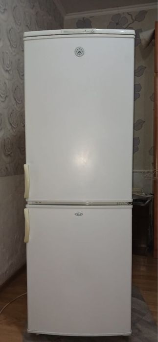 Продаю холодильник в среднем состояний