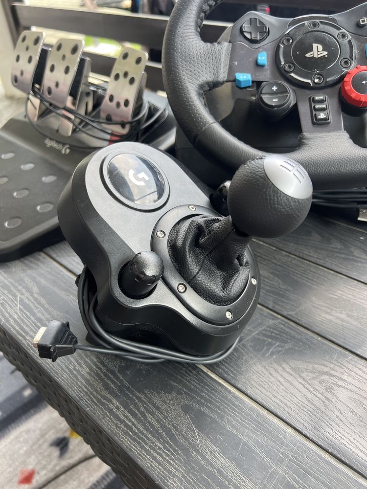 Vand logitech g29 cu schimbator