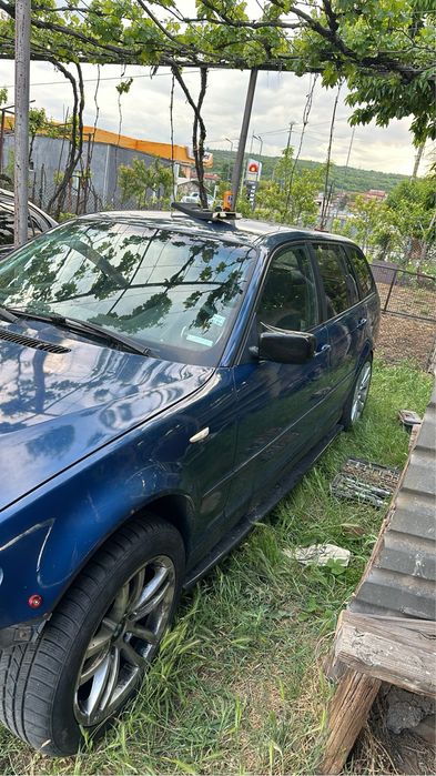 Продавам 2 броя бмв Е46 2.0 дизел 150 на части