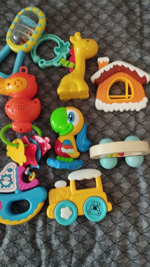Дрънкалки и играчки за бебета по 6 и по 2лв