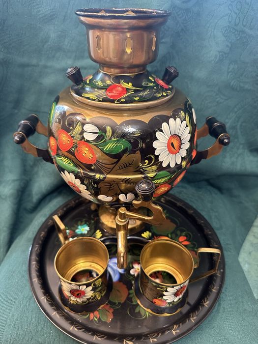 Винтидж ръчно рисувани самовари