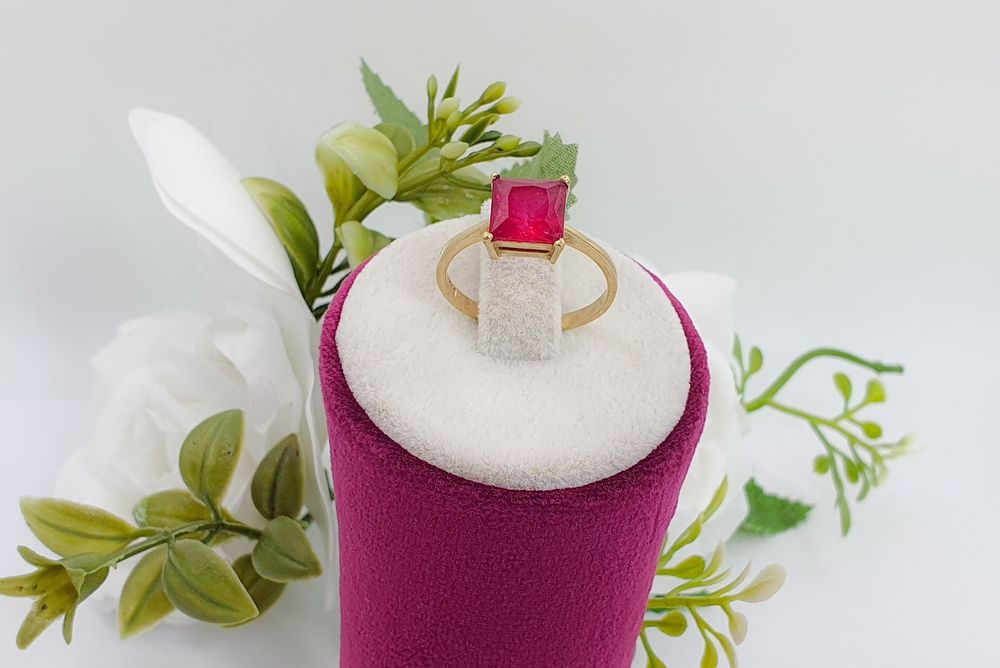 Inel din aur de 14K cu rubin – mărimea 57, gramaj 2,61 g