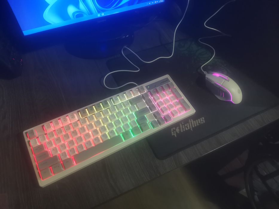 Клавиатура ва мышь сотилади янги коммлект игровой