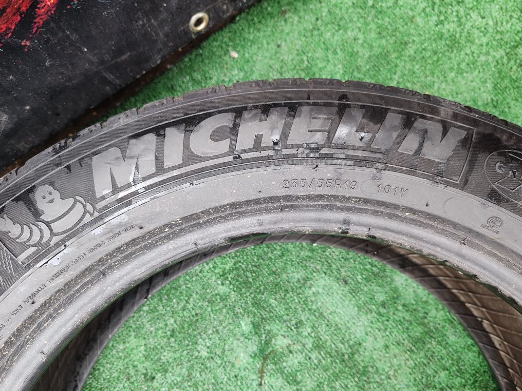 235 55 19 vara Michelin