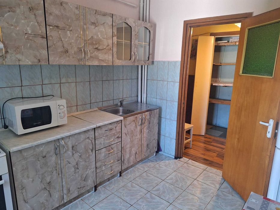 Inchiriere ap.3 camere, zona Alexandru cel bun
