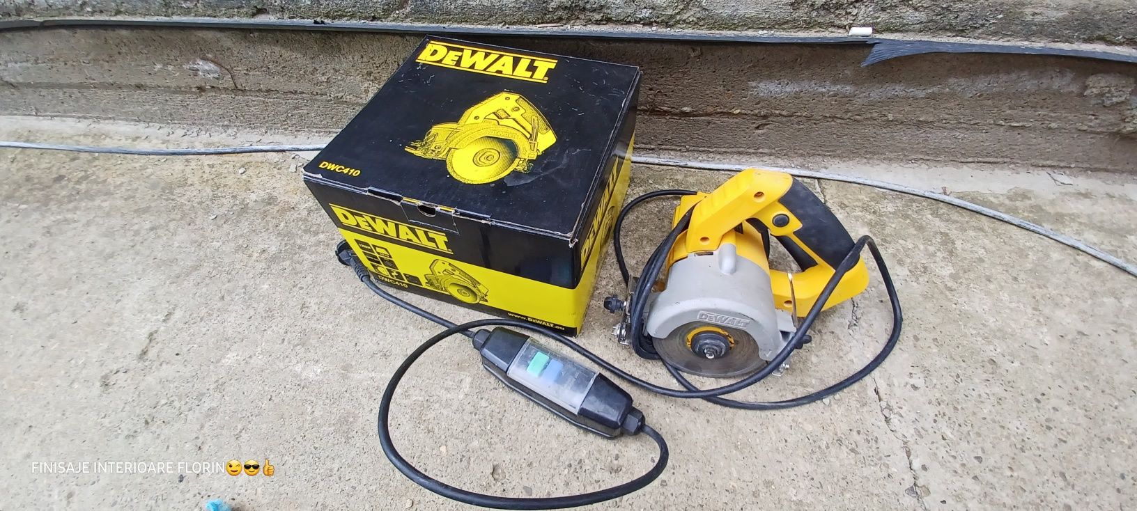 Circular DeWalt.