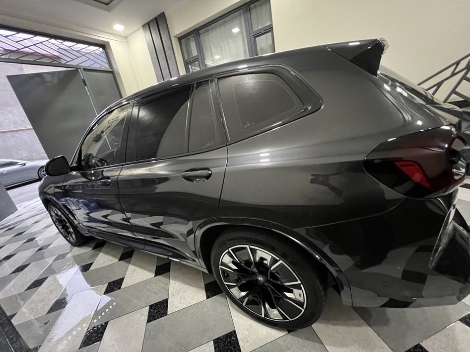 BMW IX3 spor night edition
