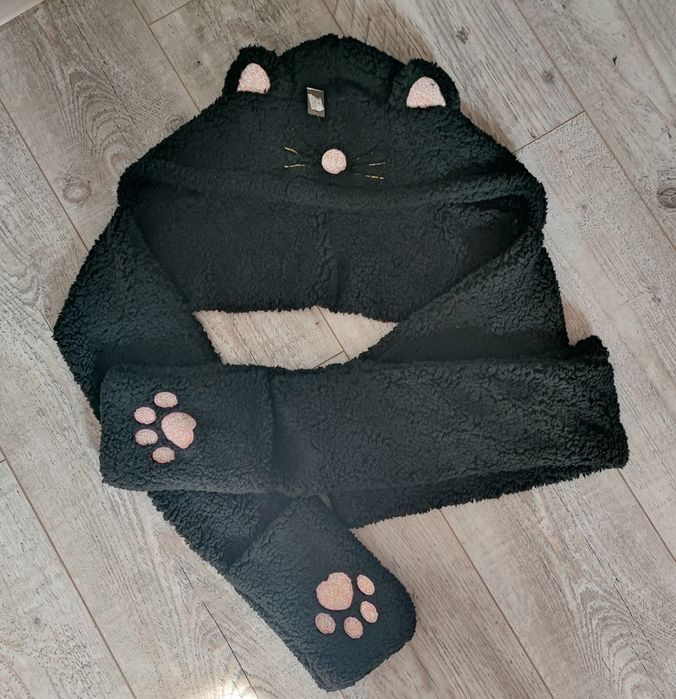 Căciulă cu fular și mănuși