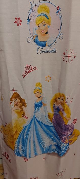 Draperii roz cu imprimeuri