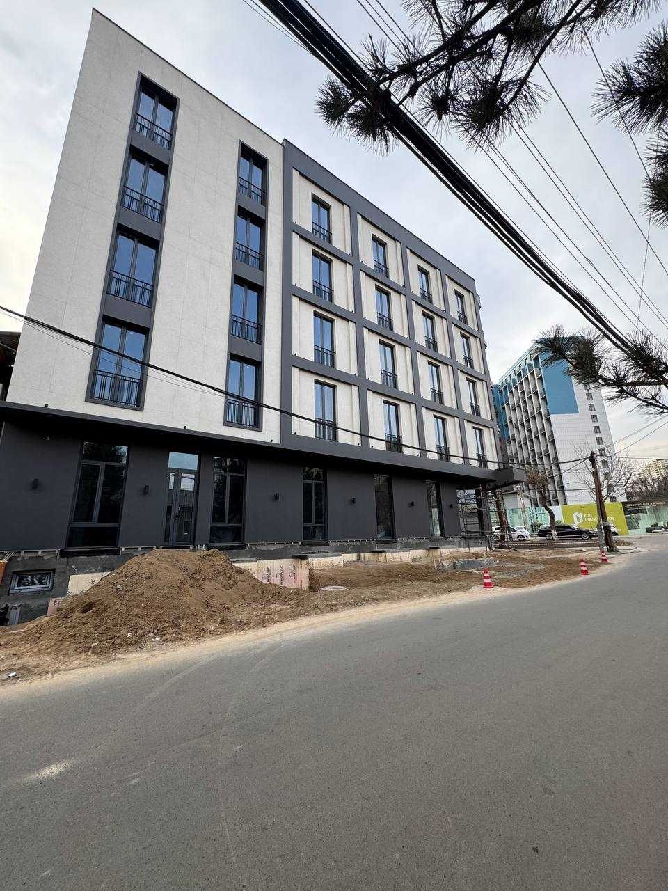 Продаётся Здание 2500м2 в центре города (N102)