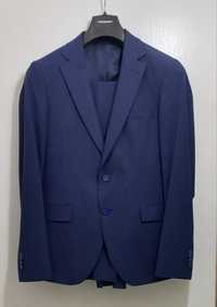 Мъжки костюм цвят син