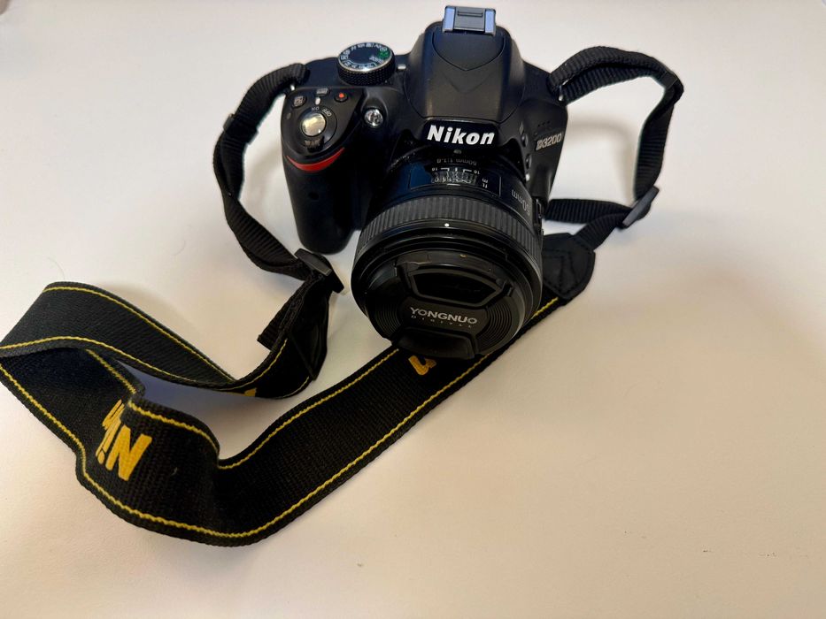 Aparat foto DSLR Nikon 3200 cu 2 obiective