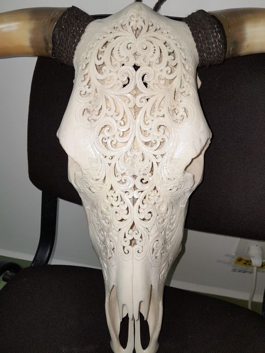 Decorațiune cap de taur sculptat