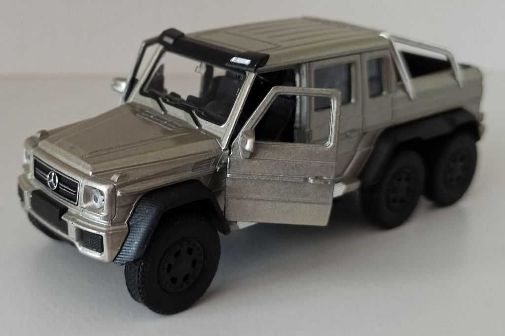 Macheta Mercedes-Benz G63 AMG 6X6 Gold - Welly 1/40