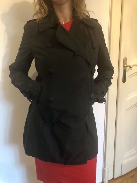 Trenci Guess aproape nou