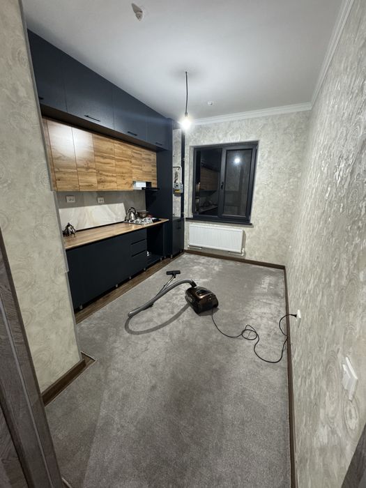 Kvartiraga qizlarni quyamiz. Bir xonasiga. Honadon yangi.