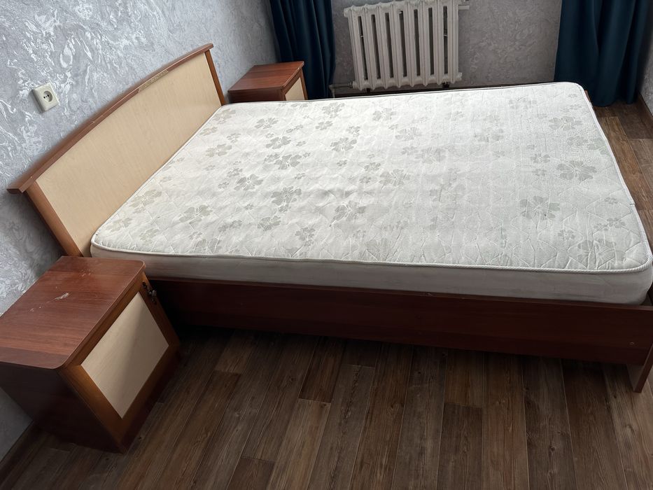Мебель для спальни (кровать, шкаф, комод, тумбочки)