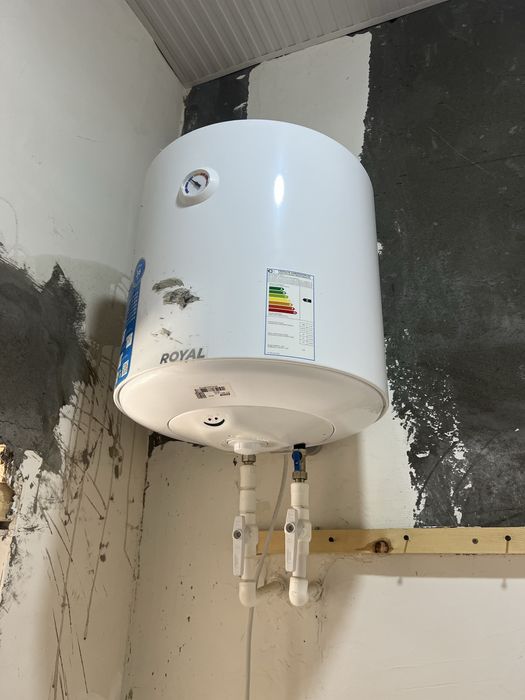 Рабочий прям ишлап турган аристон пул зарил