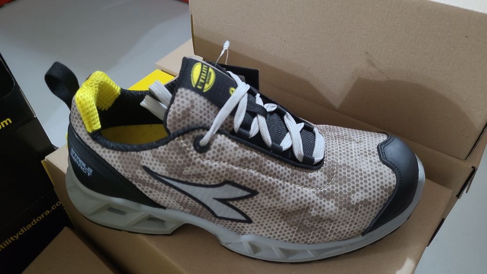Adidași cu protecție S1