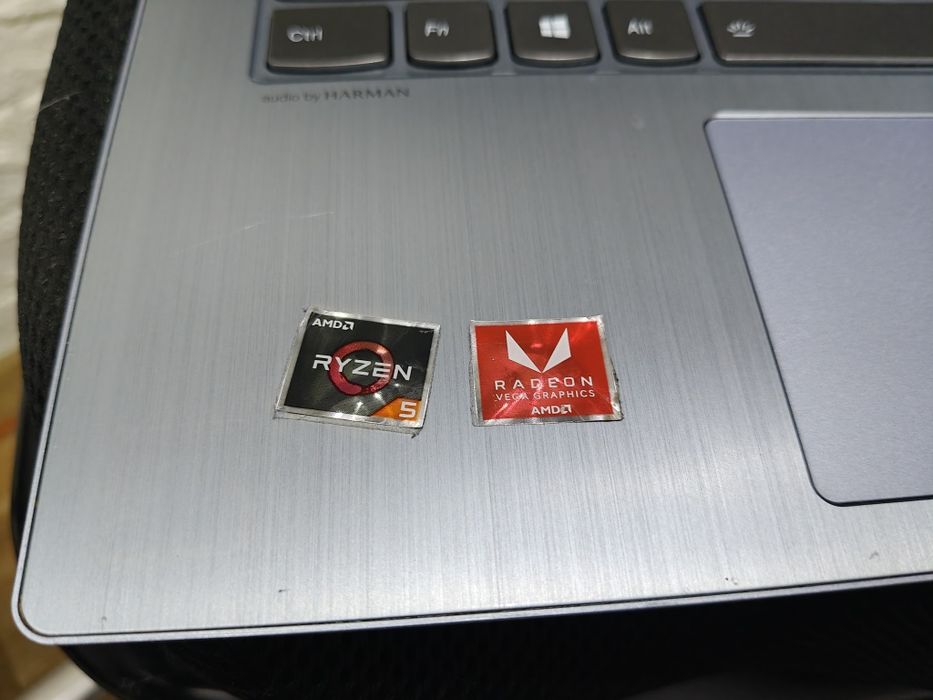 Lenovo yoga 530/14ARR/Ryzen 5/16gb /Radeon Graphic