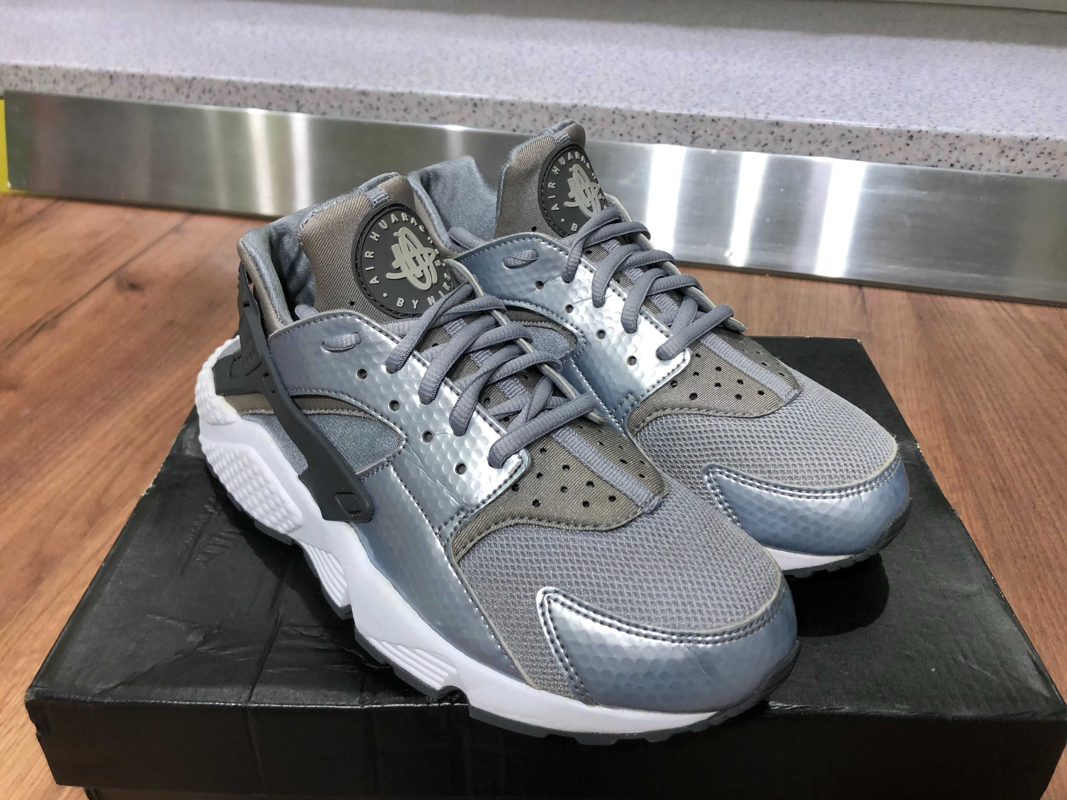 ОРИГИНАЛНИ *** Nike Air Huarache Run /  " Silver Dark Grey White "