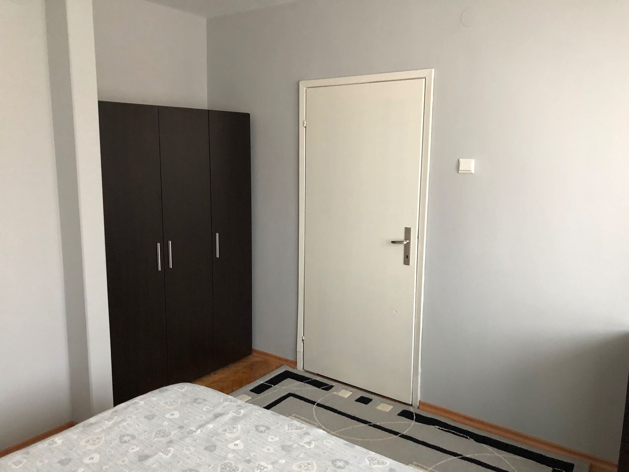 Дава се под наем Двустаен апартамент в Враца, Център - 75 кв.м за 295.8 € - Снимка #3