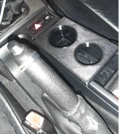 Поставка за чаши за BMW e36 e46 e30 e39 e90 е81 къпхолдър