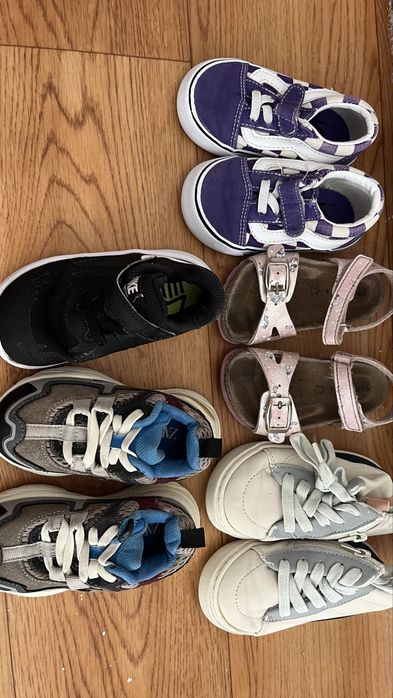 Детская обувь кроссовки разные