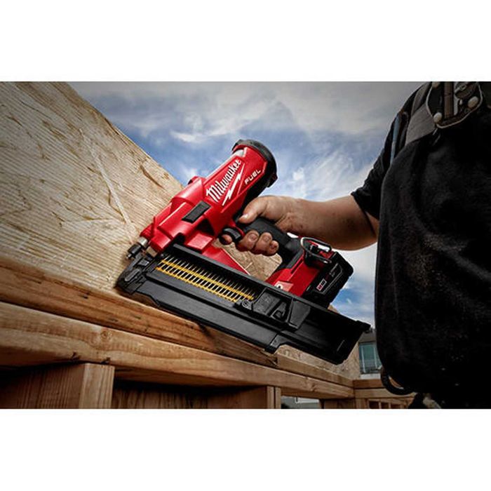 Milwaukee 2744-20 M18 FUEL™ Pistol de bătut cuie la 21°