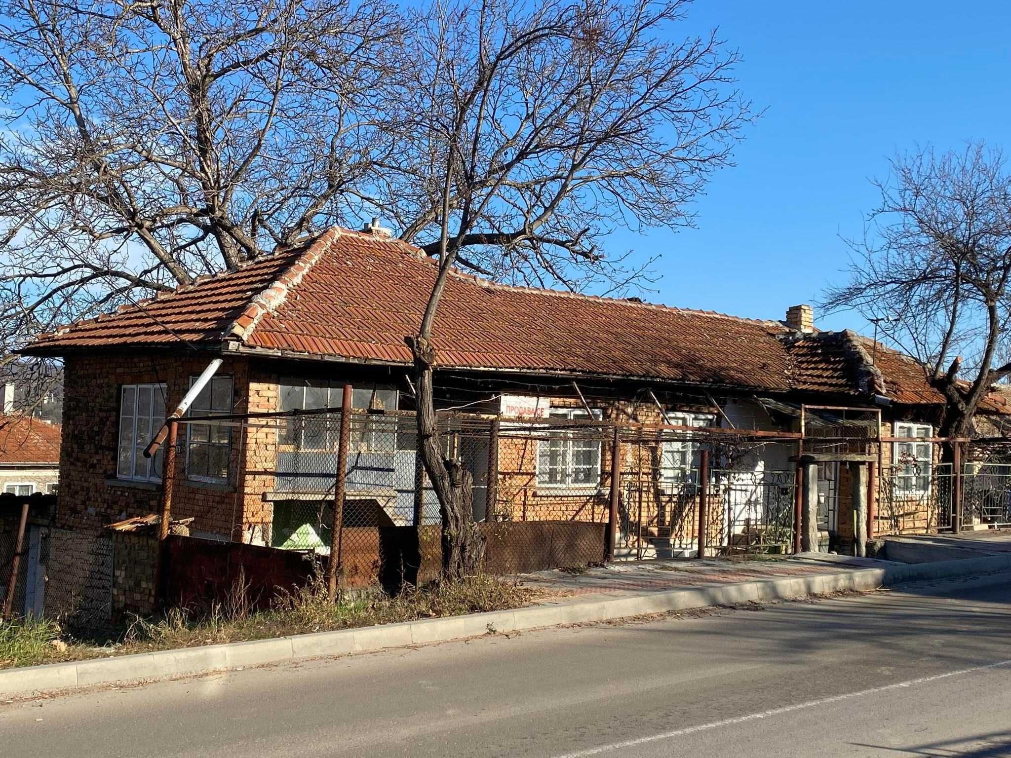 Продавам къща в гр.Рзград