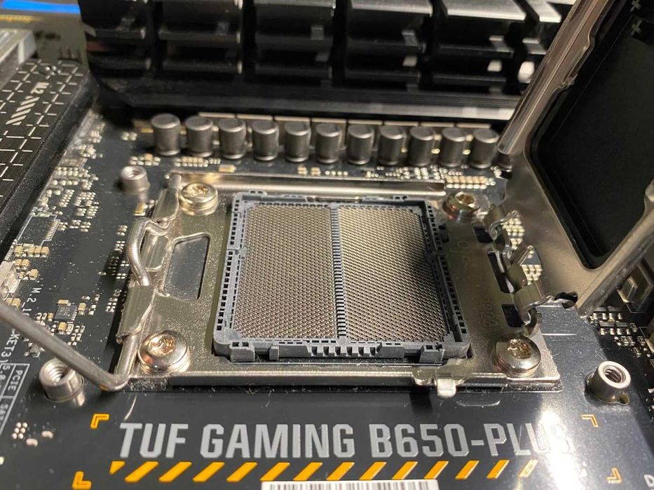 Kit Gaming AMD Ryzen 5 7600x Asus Tuf B650-Plus 32 Gb RAM 6000 Mhz RGB