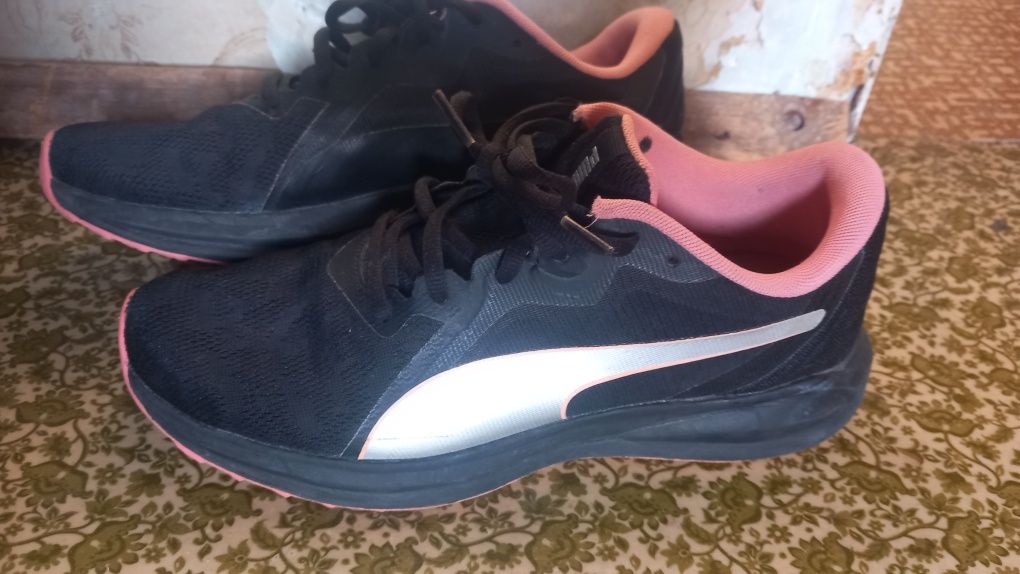Дамски Маратонки PUMA оригинални  пишете  на лично моля :)
