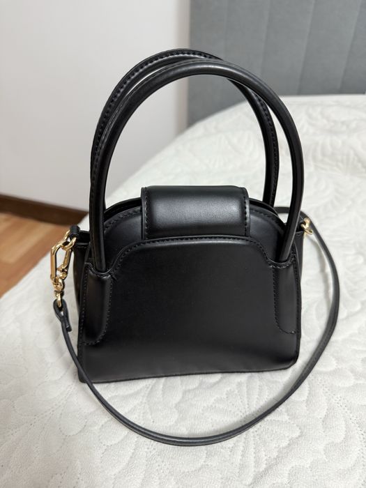 Черная кожаная сумка Zara