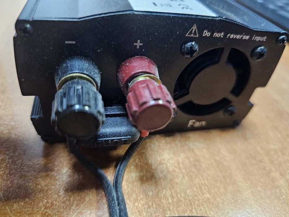 Invertor de tensiune cu usb, 12v -> 220v, 300wati