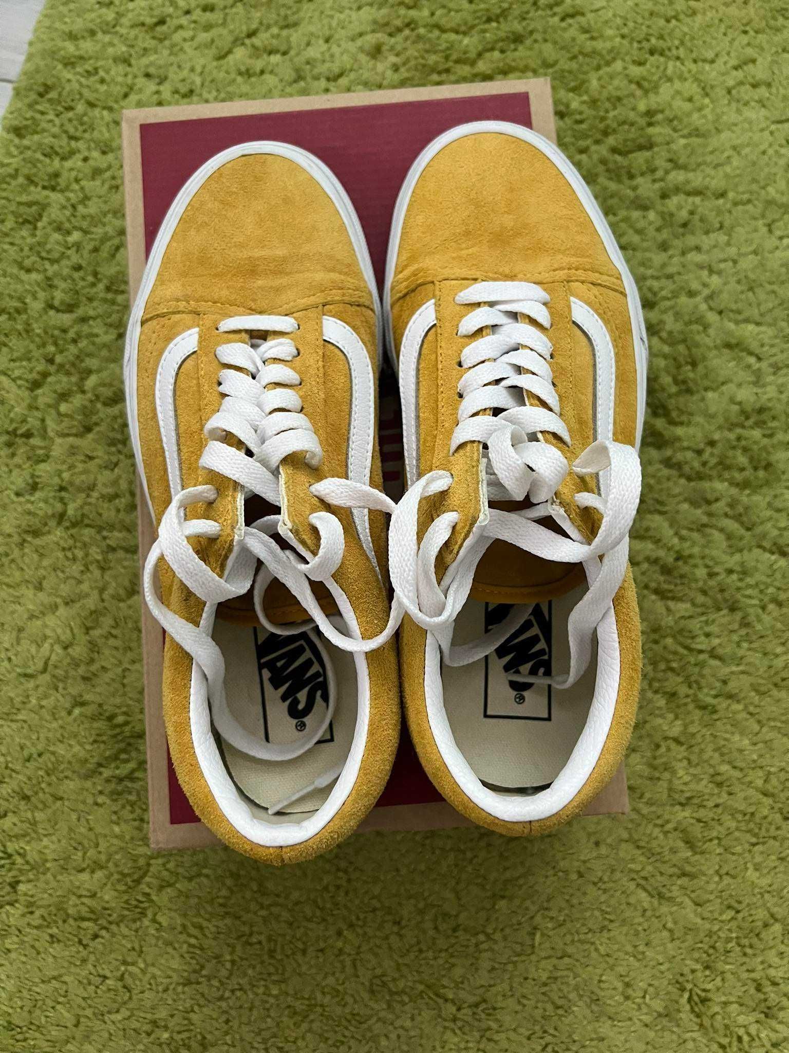 Продавам обувки Vans Old Skool (Pig Suede) Mngo Mjt/Trwht