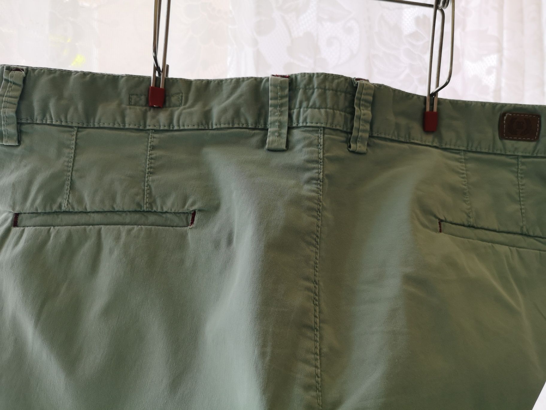 Ластичен панталон в синьозелен цвят